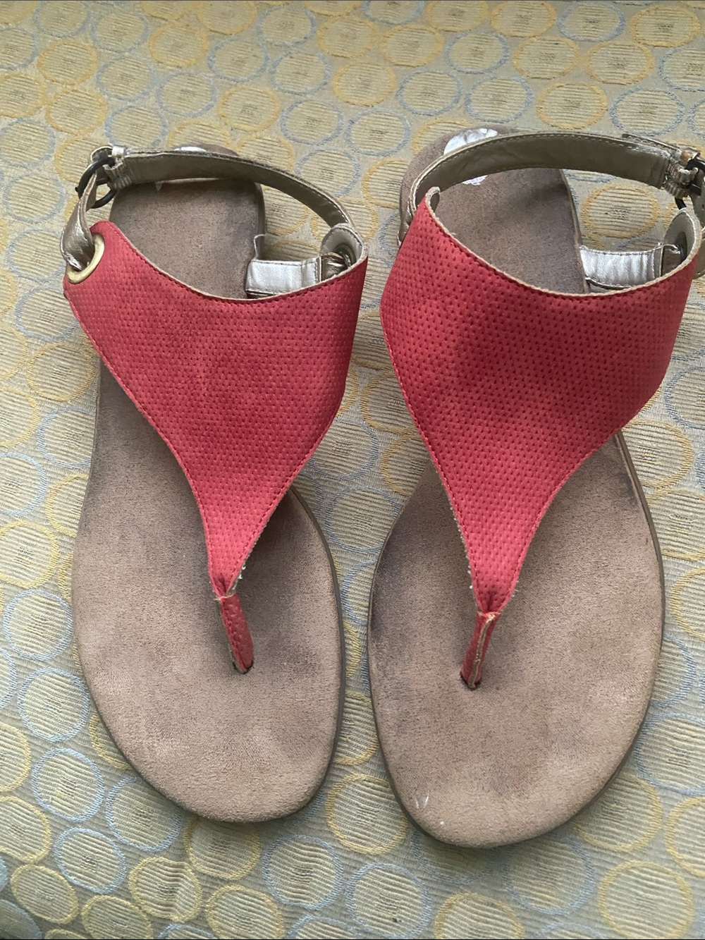 AEROSOLES RED FLAT THONG SANDALS